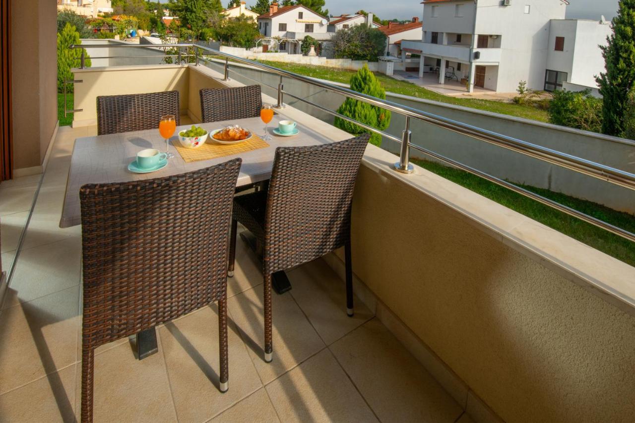 Apartments Oliva Premantura Exterior foto